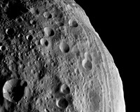 астероїд веста НАСА.jpg