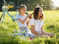 Shutterstock_2424922755_2 girls_2 meitenes.jpg