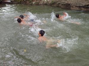 vietnam_children_swimming_in_river.JPG
