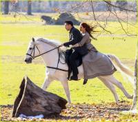 colin-farrell-horseback-riding-winters-tale-07.jpg