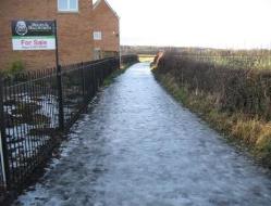 Icy_path_off_Gathurst_Road_-_geograph.org.uk_-_1635001.jpg