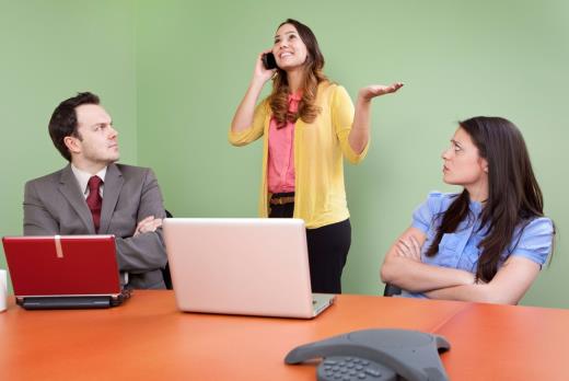 20160209141844-rude-colleague-disturbing-meeting-talking-smartphone-rudeness-coworkers-upset-mad-impatience.jpeg